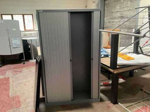 Various filing cabinets (6x)