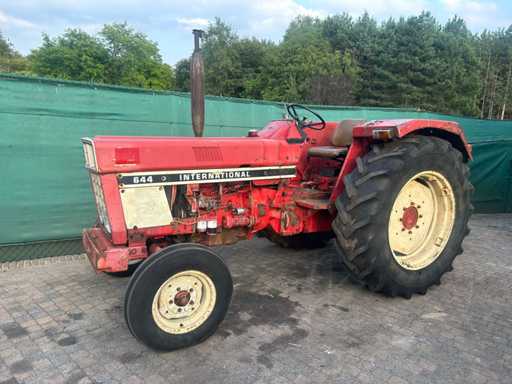 International Harvester 644F Trattore agricolo a due ruote motrici