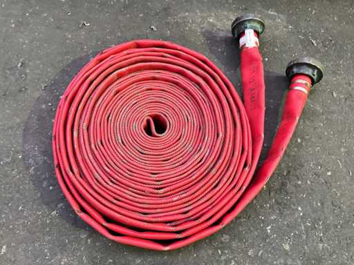 Eschbach – Feuerwehrschlauch mit Anschlüssen (5x)