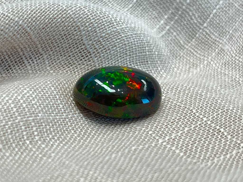 Black opal - 8.26 carats beautiful Black opal