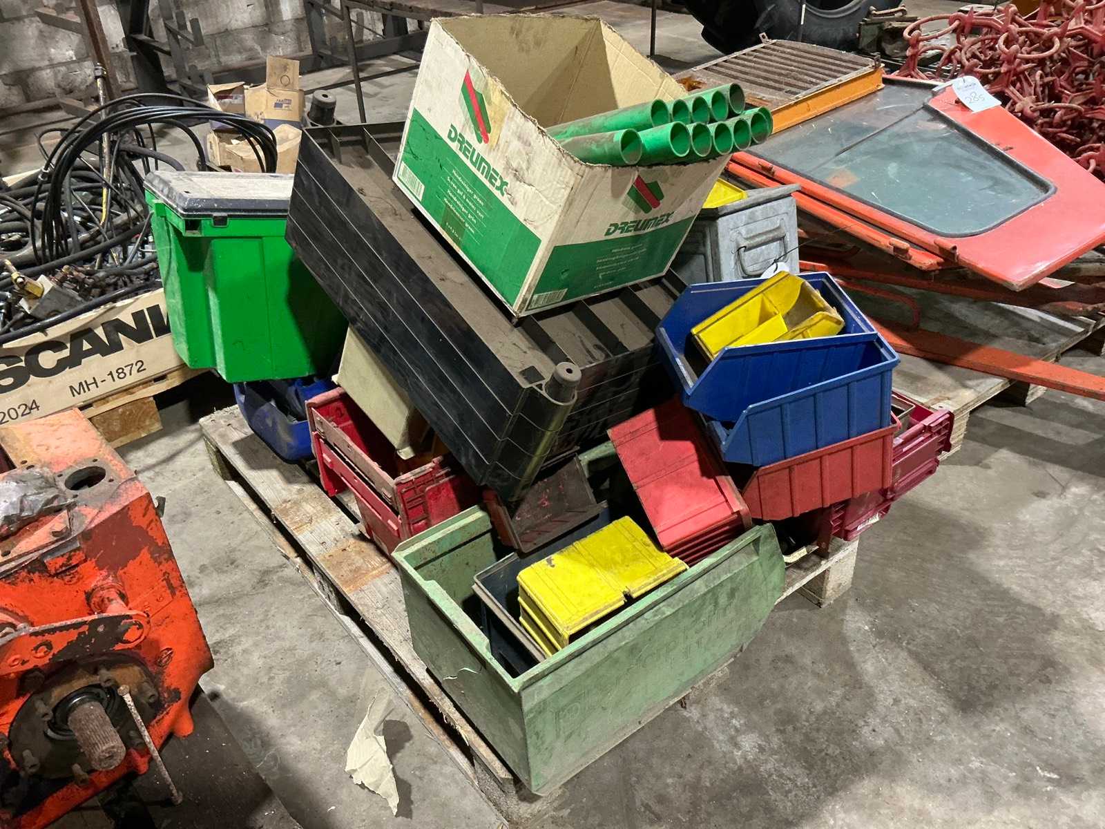 Batch of storage bins