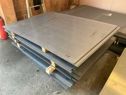 Batch of steel plates, wrapping film, paint and parquet subfloor