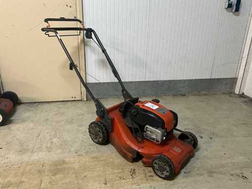 Mașina de tuns iarba Husqvarna