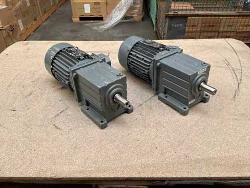 Lenze MDEMAXX071-42C0C Motorreductor (2x)