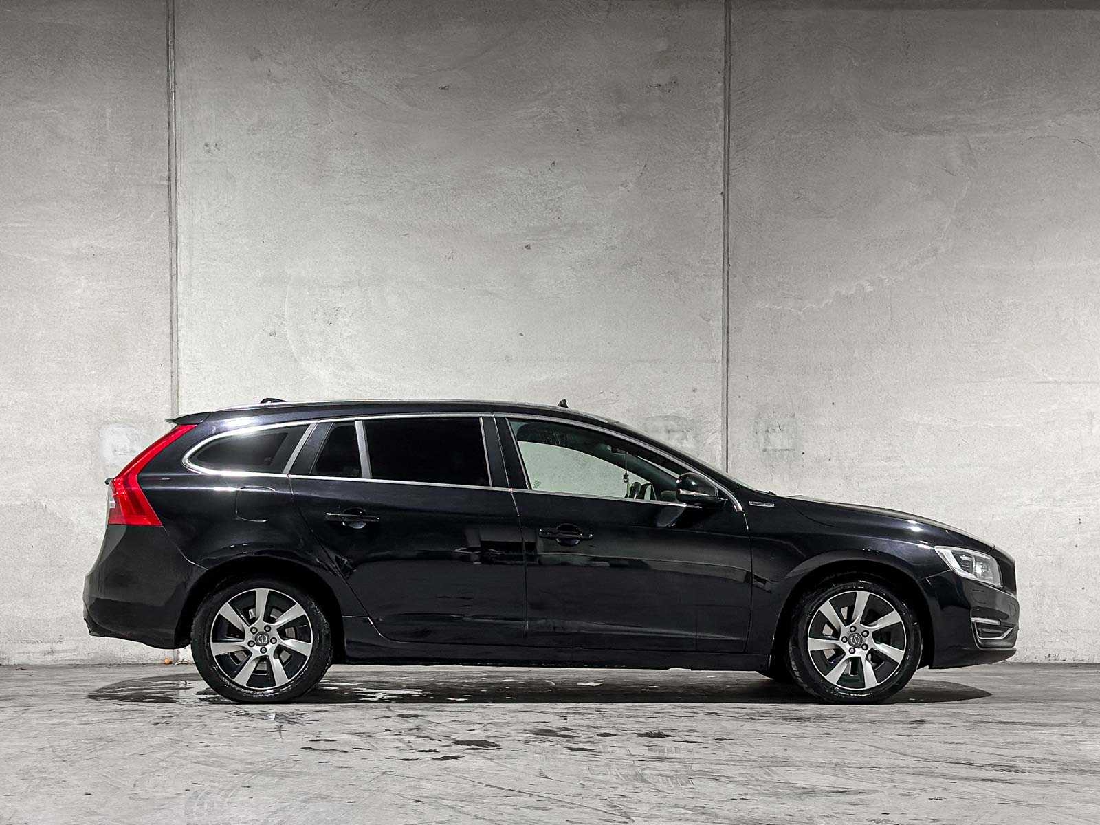 Volvo V60 2.4 D6 AWD Plug-In Hybrid Summum 285pk 2013 (Origineel-NL), 6-SFG-70