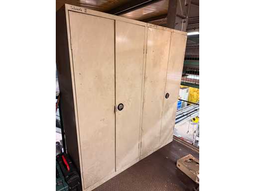   Posten Werkstattschränke mit Inhalt