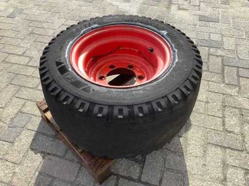 BKT - Implement-AW705 - Band met velg