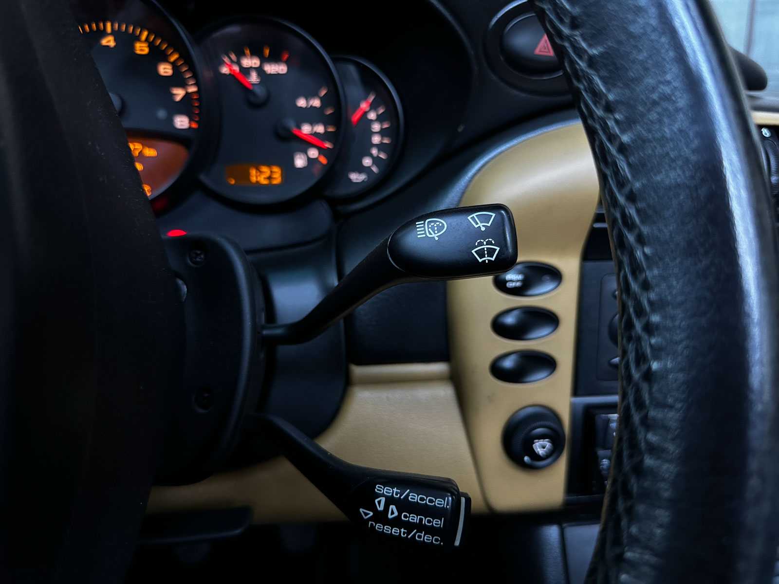 Porsche 911 Carrera Cabriolet 3.6 996 320pk 2004 HANDGESCHAKELD -Youngtimer-