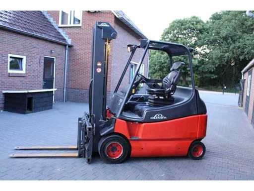 Linde - 2017 - E30S - contreplaqué 5,3 m, positionneur de fourche, levier libre, levier latéral - chariot élévateur
