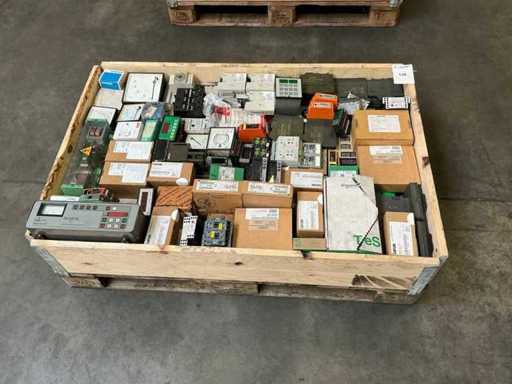 Série de composants électriques industriels