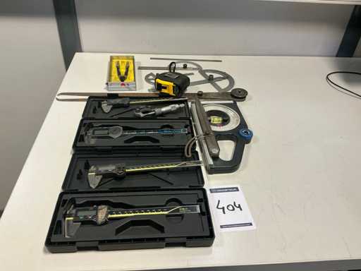 Various calipers (4x)