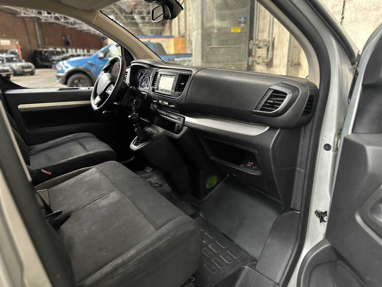 Peugeot Expert Traveller 1.5 9-Sitzer 120 PS 2019