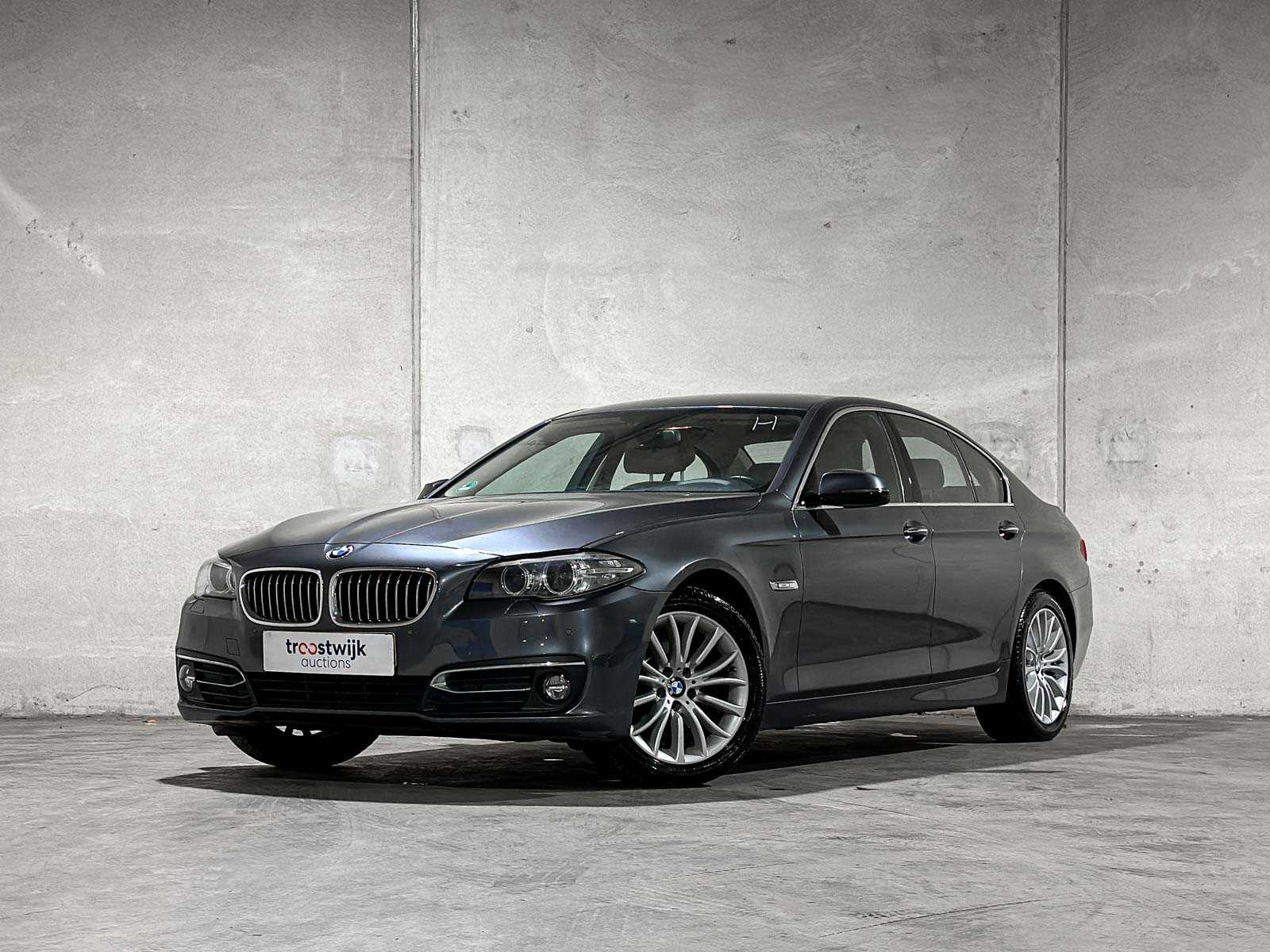 BMW 520i Luxury Edition 5-serie 181pk 2017 (Origineel-NL), NP-432-L