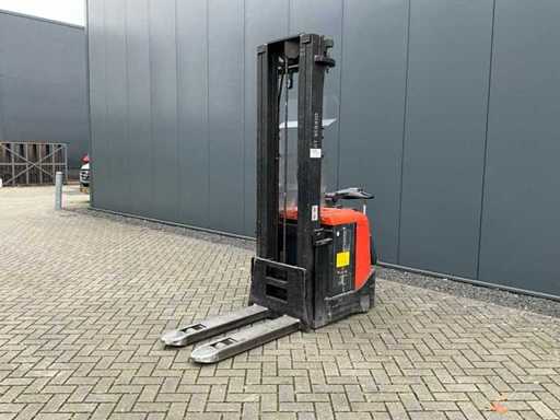 2011 BT SPE160 Stacker