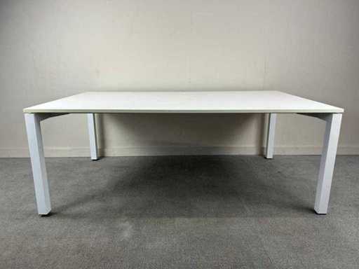 PAMI - Conference Table