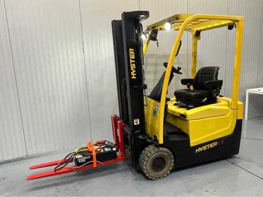 Hyster A1.5XNT Forklift Triplex - Freelift - Décalage latéral - Chargeur de batterie - 5181 heures