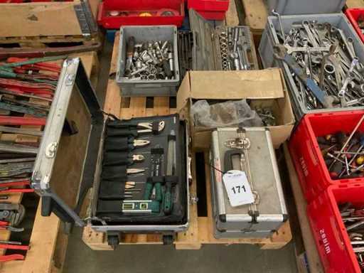 Batch of socket wrenches and tool case