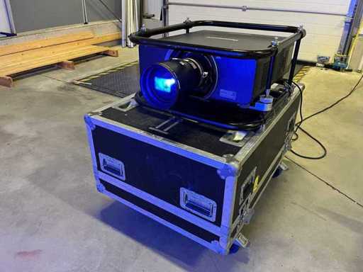 Panasonic PT-DZ110X - 3-Chip DLP Projektor / Videobeamer