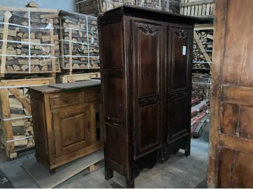 Antieke 2-deurs houten Kledingkast