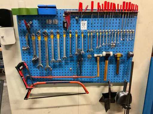 Wandhalterung mit Handwerkzeug