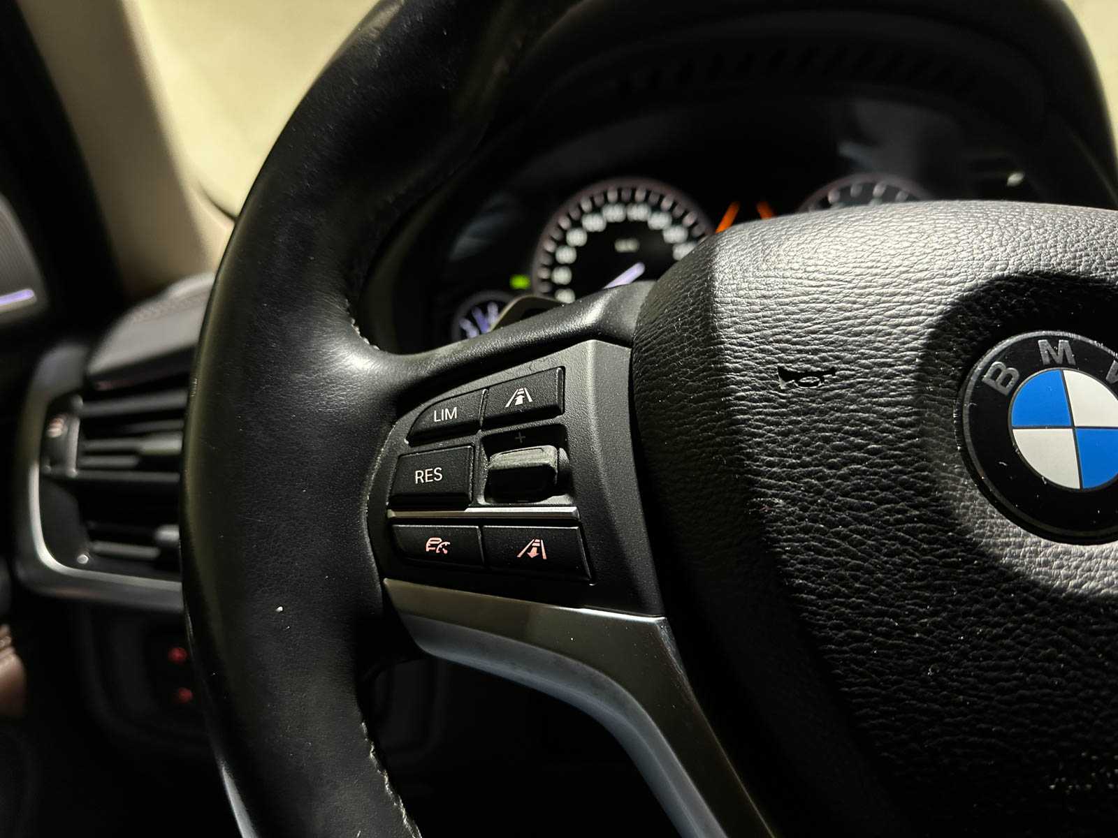 BMW X5 xDrive50i 4.4 V8 High Executive 449pk 2014, J-094-RR