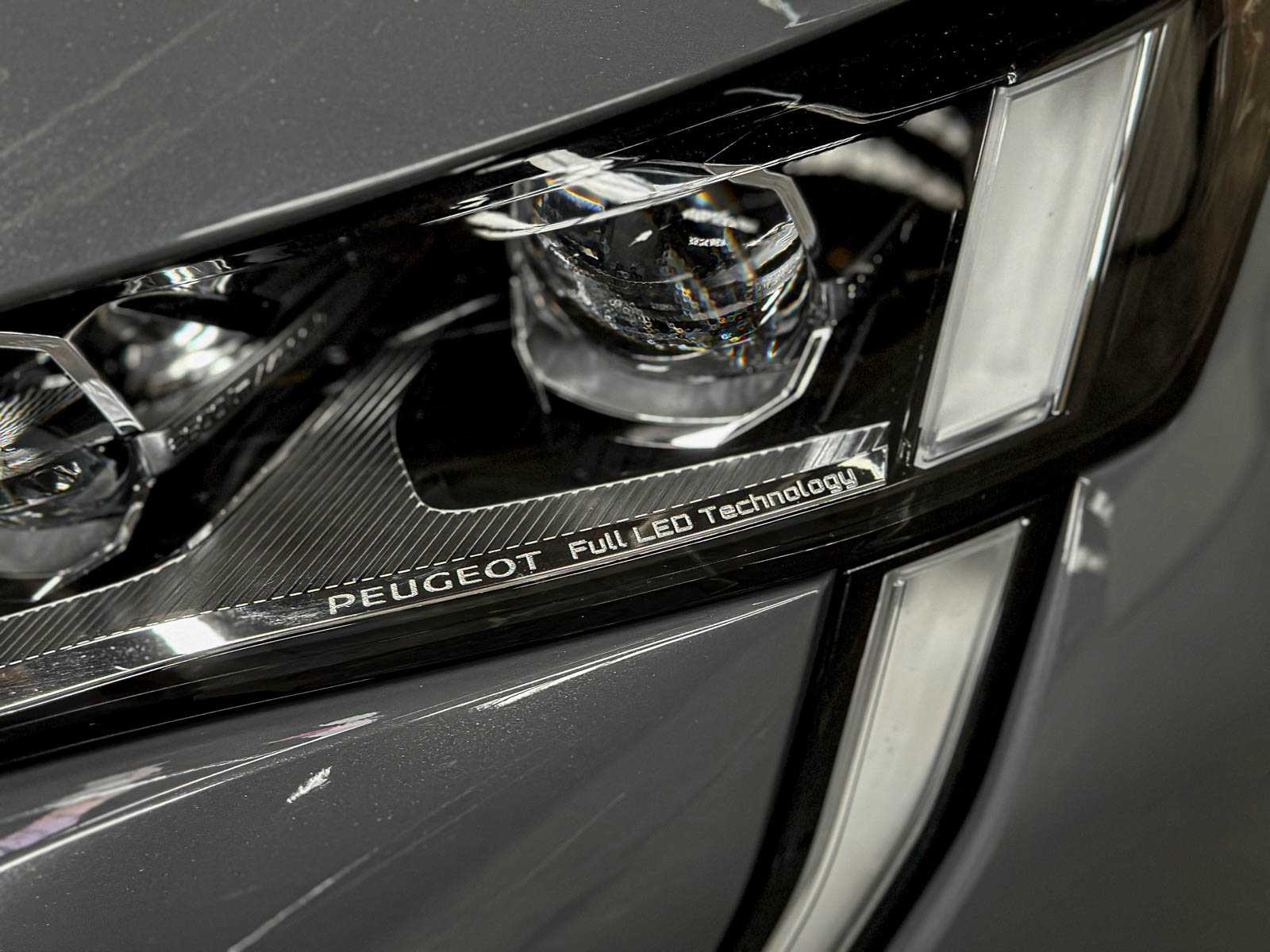 Peugeot 508 SW (5-d) 1,6 Hybrid 360 e-EAT8 Peugeot Sport Engineered (PSE) 265 kW 360 PS 2021 Automatik