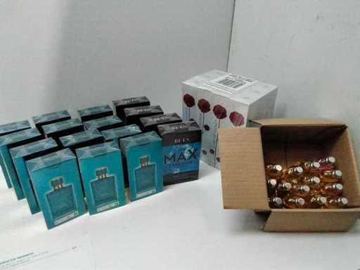 Parfum flessen en 15 test flesjes (28x)