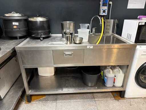 Bancă de spălat cu chiuvetă