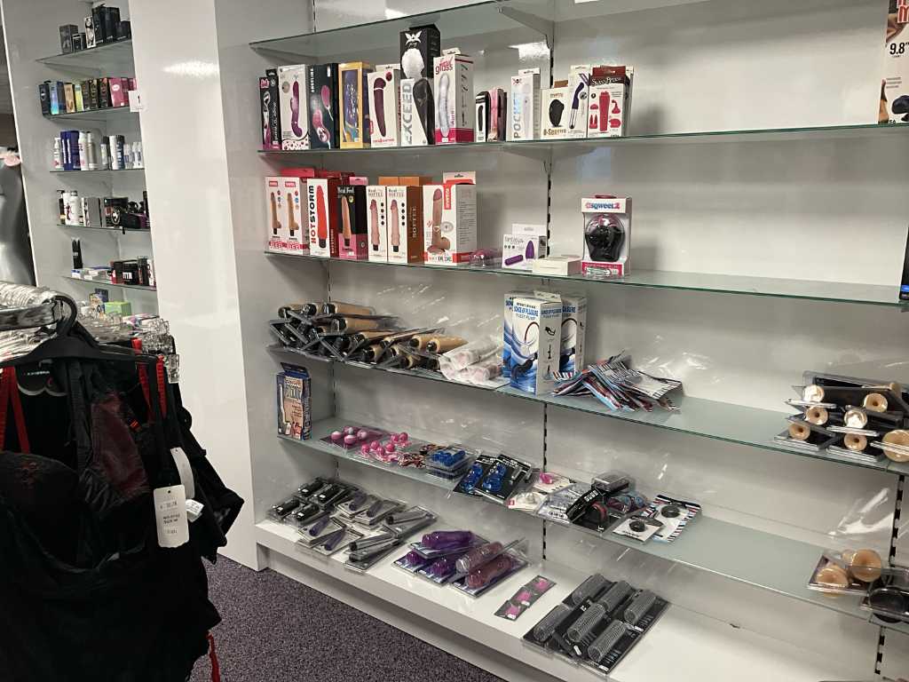 Approx. 130 various dildos, vibrators and accessories