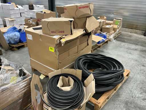 Lotti di profili di sigillatura in gomma