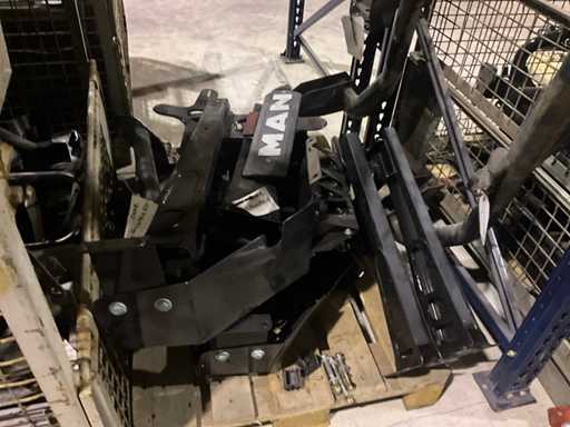 diverse steunen/brackets MAN