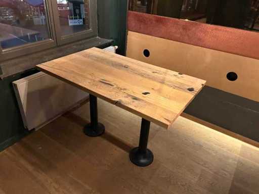De Arend – stół restauracyjny zamontowany na podłodze (5x)