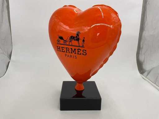 Sculptură în formă de inimă