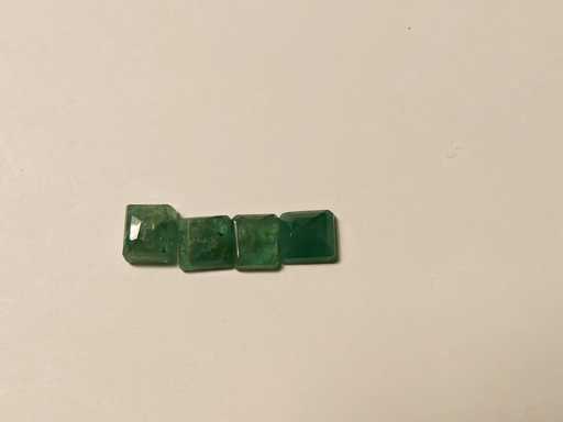 Émeraude Rectangulaire Carré Formé - 4 Vert Naturel Miné -7,10 Cts