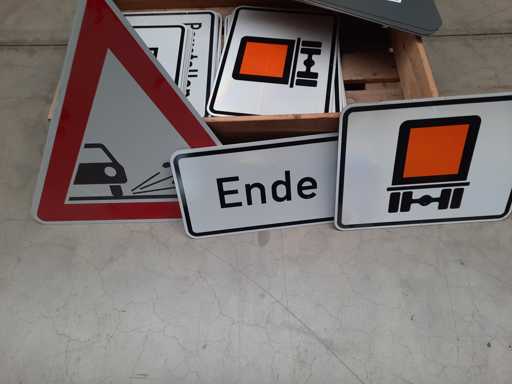 TRAFFIC SIGNS Traffic Signs 