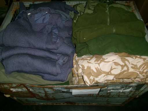 kg Mélange de vêtements, défectueux, taché (G3) (110kg)