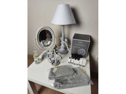 Lot d’articles d’intérieur - Mathilde M - Lampe de table - Diffuseur de parfum - Parfum domestique