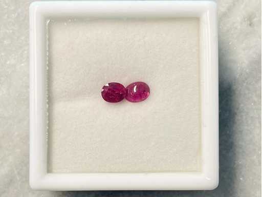 Rubin kaboszonowy 1,25 karatu naturalny