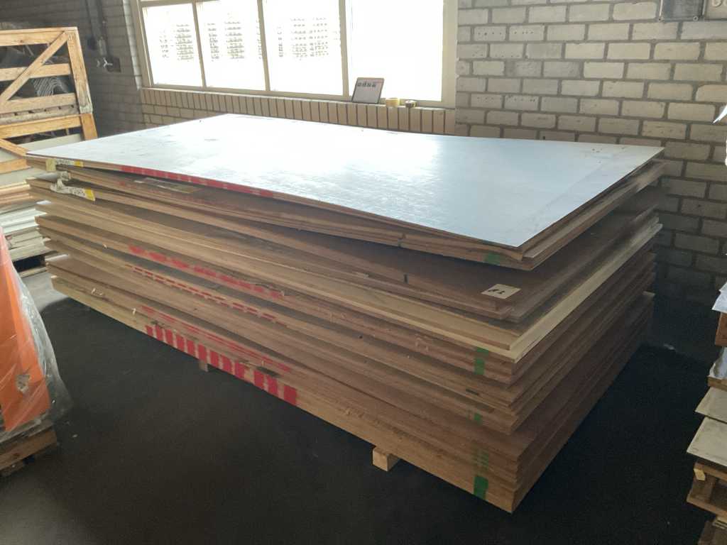 Plywood sheet