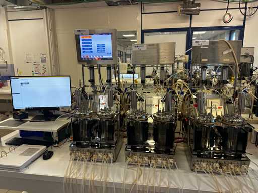 INFORS HT MULTIFORS 2 Parallel Benchtop Bioreactor