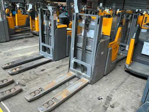 Jungheinrich - 2018 - ERD 220 119 GAB 201 ZT - LCD - Reach Stacker