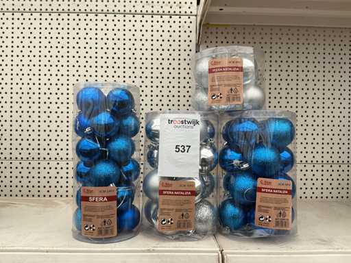 Party der Weihnachtskugeln.