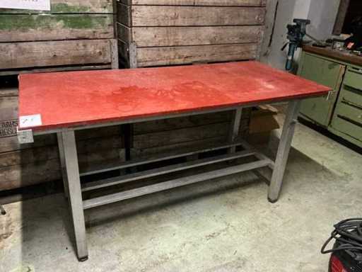 Cutting table