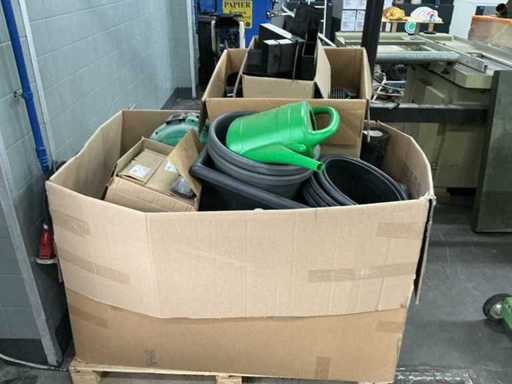 Ladung verschiedener Gartenutensilien