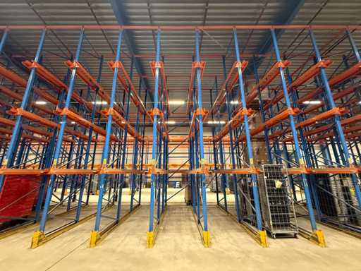 Stau – Drive-in-Rack mit 100 Palettenplätzen