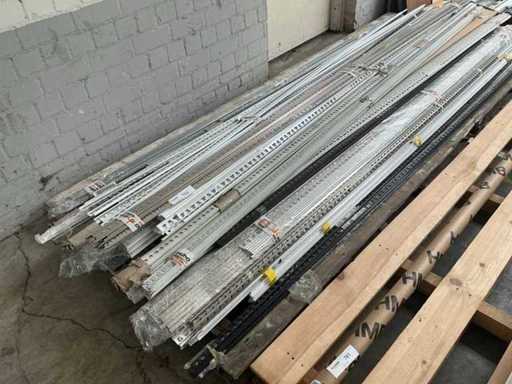 Lotto di varie strisce di piastrelle