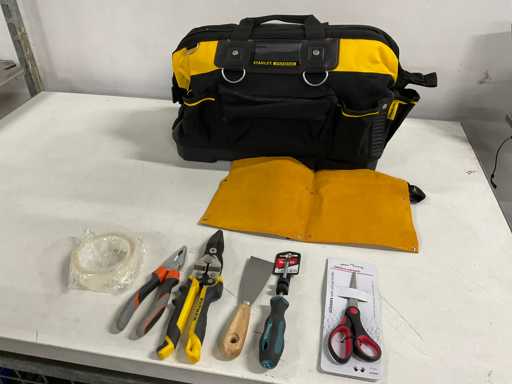 Stanley-Makita - Gereedschapstas inclusief diverse handgereedschap