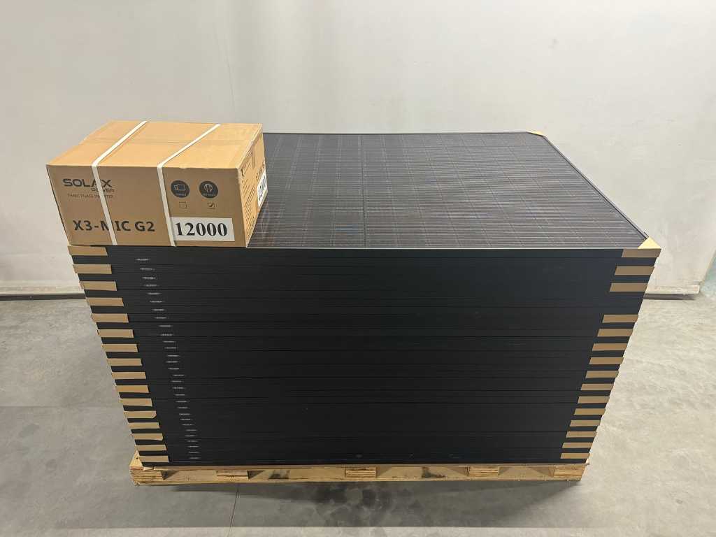 Set aus 32 komplett schwarzen Solarmodulen (420 Wp) mit Solax 12.0 Wechselrichter (3-phasig)