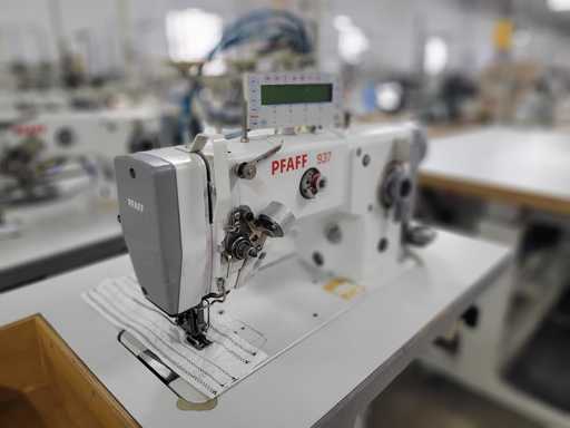 PFAFF - 937 - Zig Zag Sewing Machines