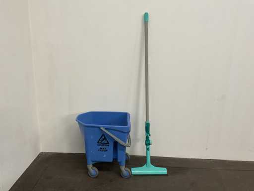 Cur??area camionului